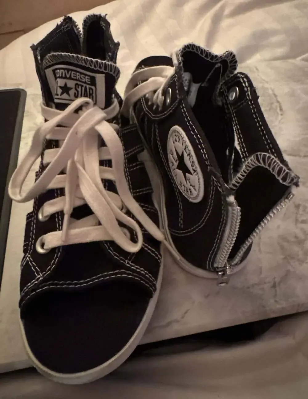 Converse Chuck Taylor Cutaway EVO Size 7 Black Open Toe Gladiator Sandals with z